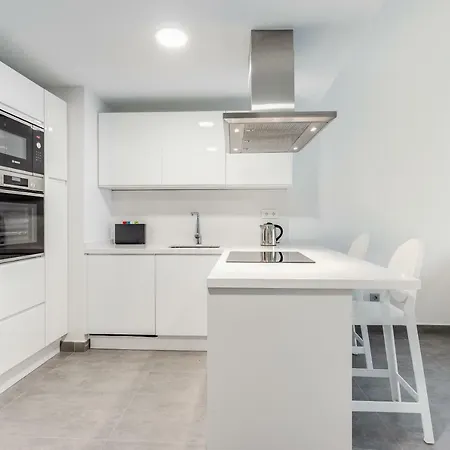 By Riva - Designer 1 Bedroom In The Centre Of Apartment