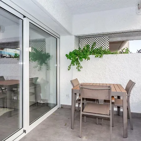 By Riva - Designer 1 Bedroom In The Centre Of Apartment