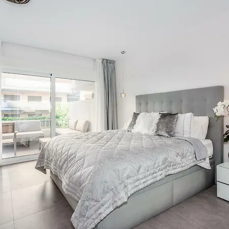 By Riva - Designer 1 Bedroom In The Centre Of Apartment